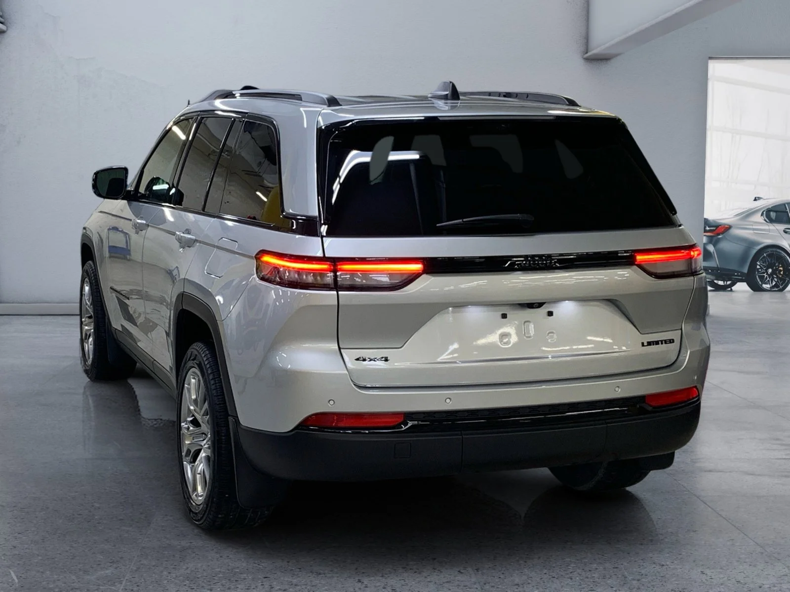Used 2024 Silver Jeep Limited image 2