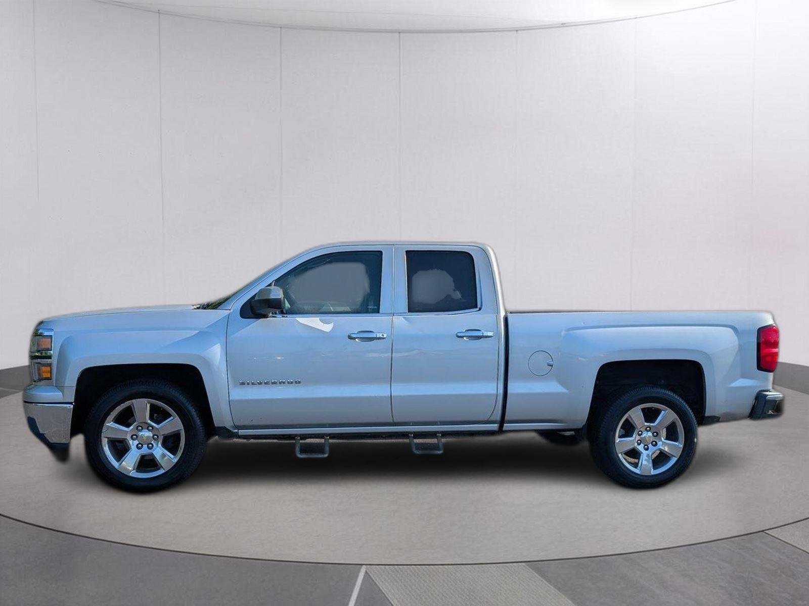 Used 2014 SILVER ICE METALLIC Chevrolet LT image 2