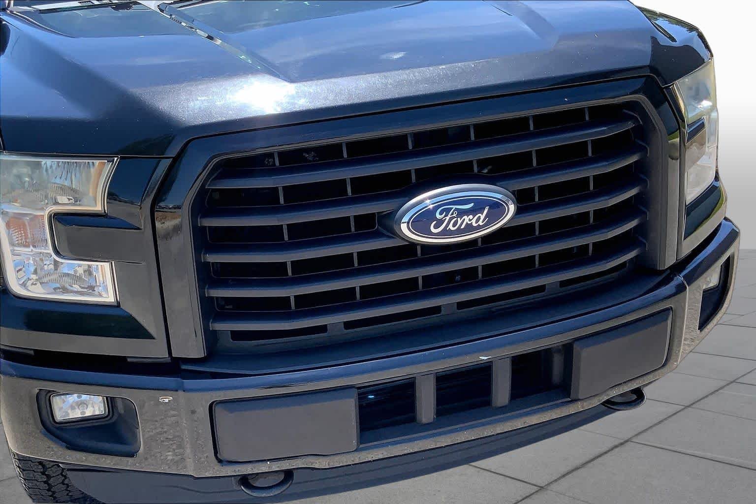 Used 2015 Tuxedo Black Metallic Ford XLT image 29