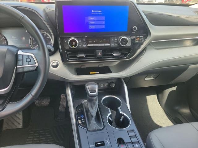 Certified Used 2024 WIND CHILL PEARL Toyota  image 22