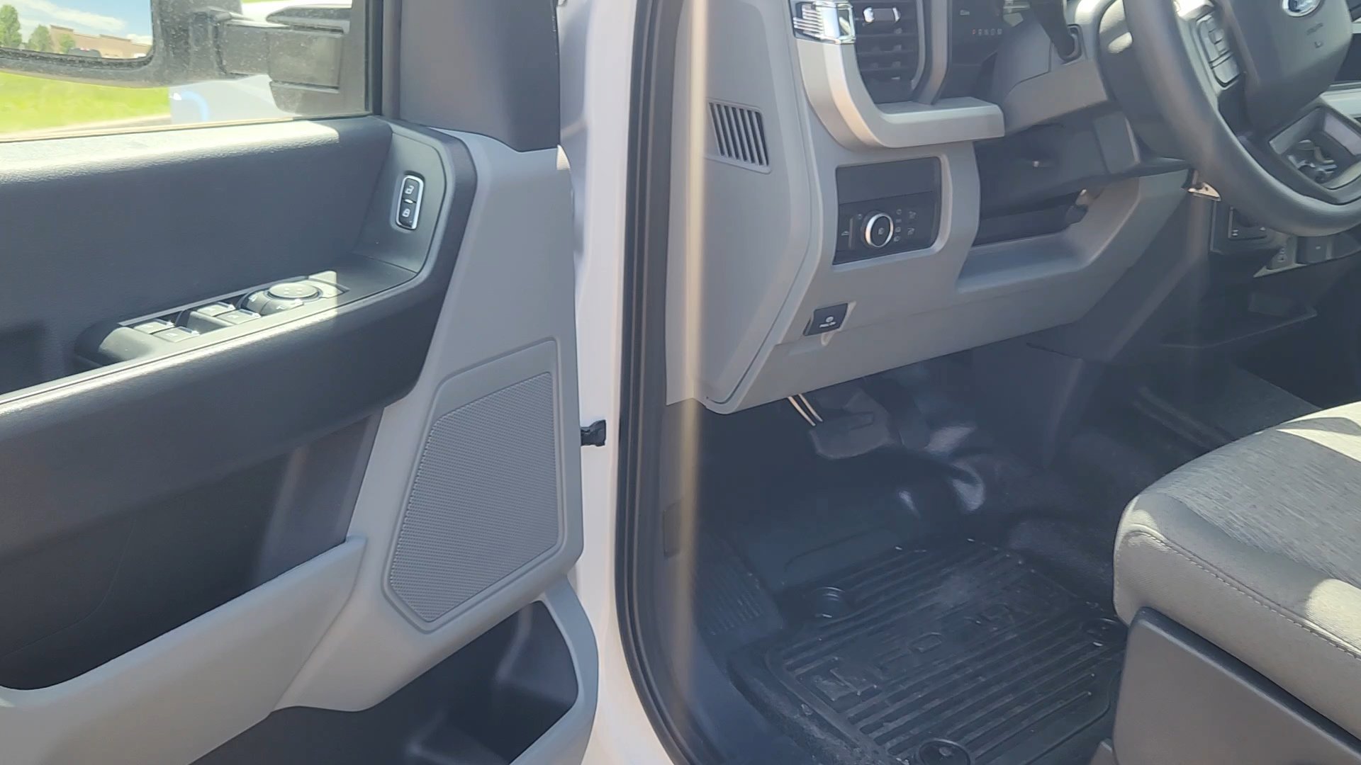 New 2026 Oxford White Ford XL image 30