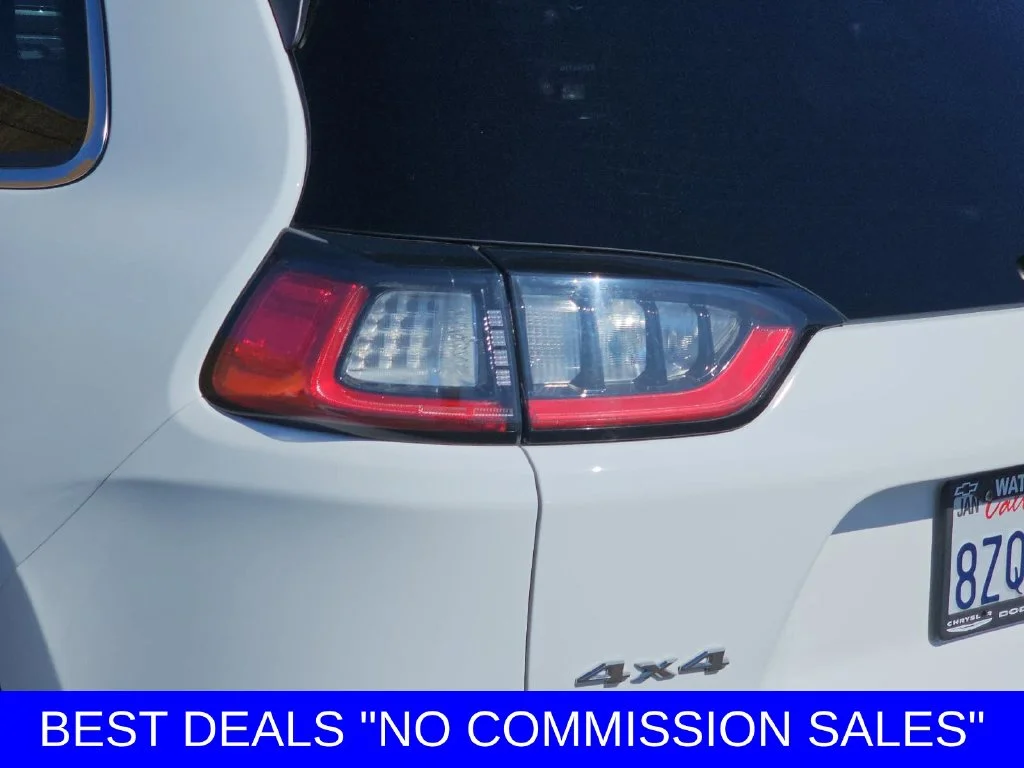 Used 2021 Bright White Clearcoat Jeep Latitude Lux image 40