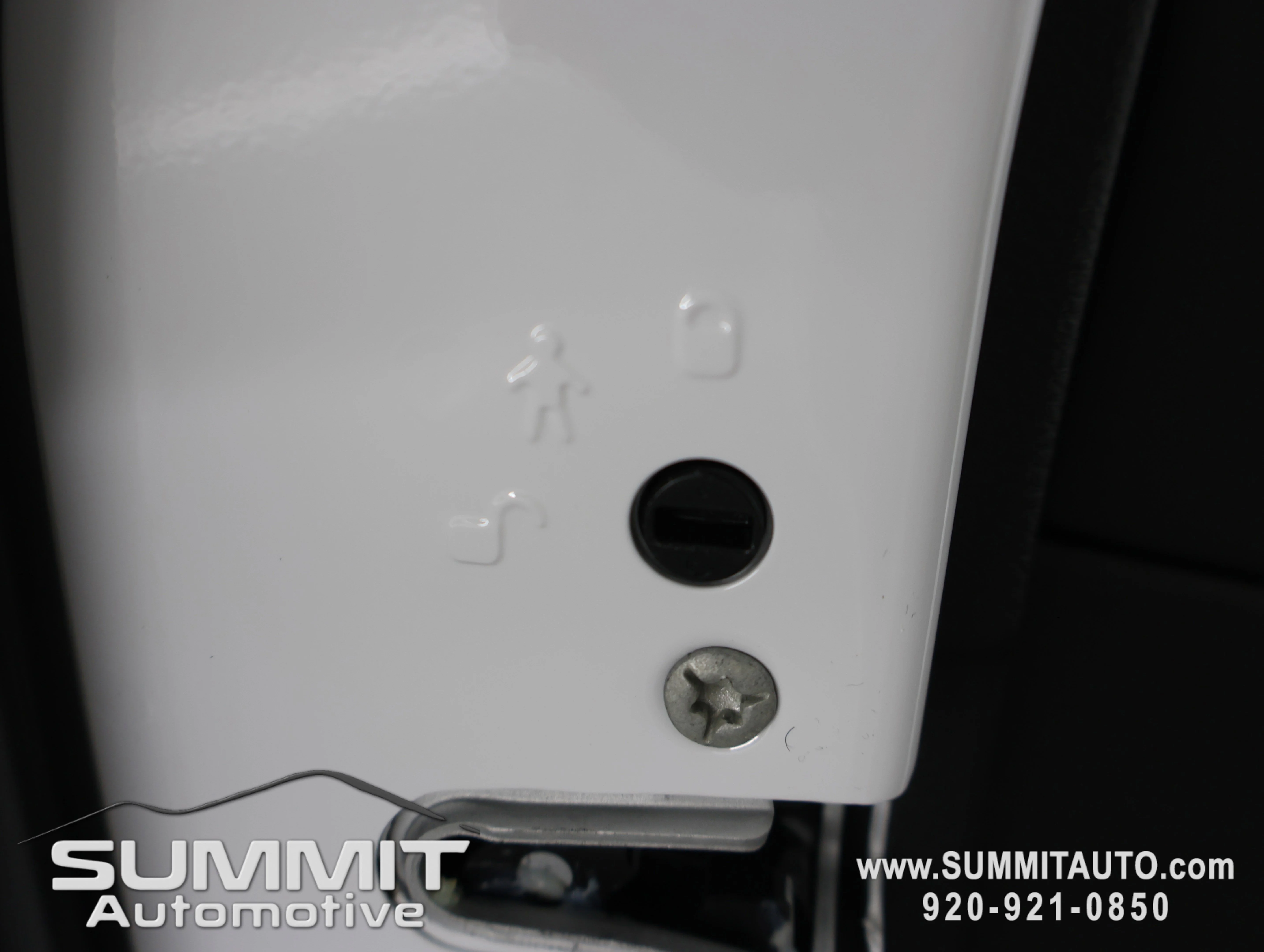 New 2026 Bright White Clear-Coat Exterior Paint Jeep Limited image 43