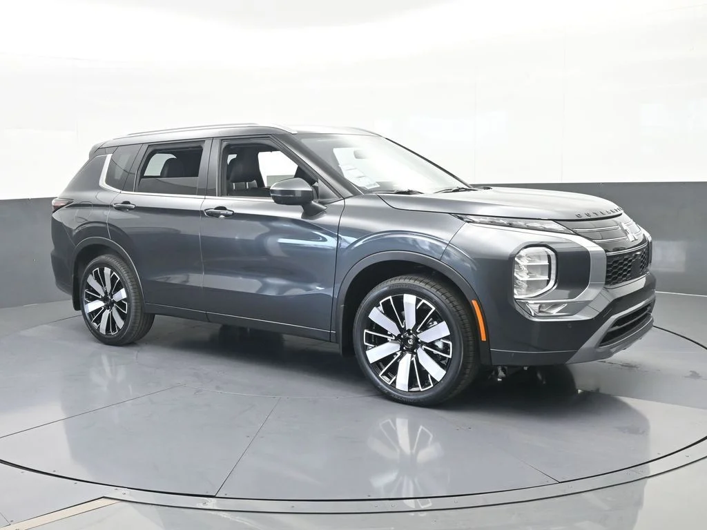 New 2026 Gray Mitsubishi SEL image 8