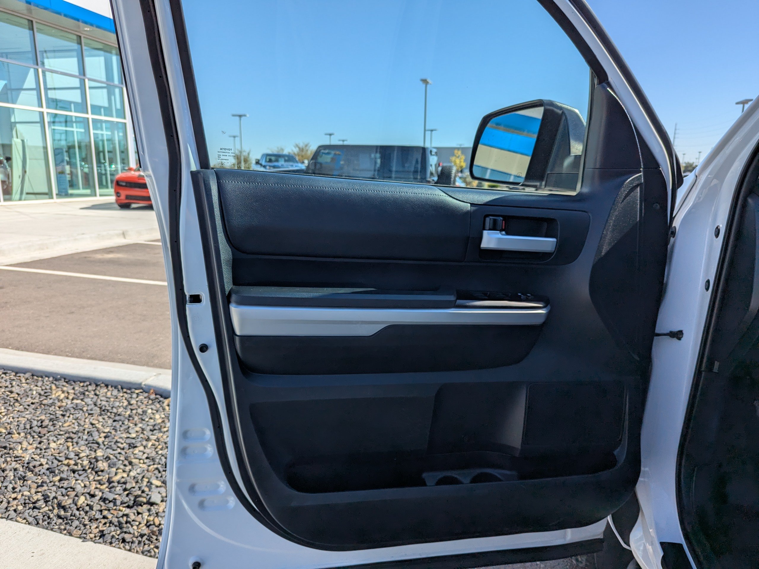 Used 2018 White Toyota SR5 image 10