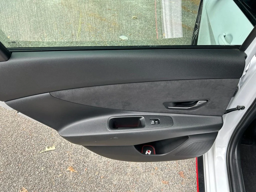 Used 2022 White Hyundai Base image 25