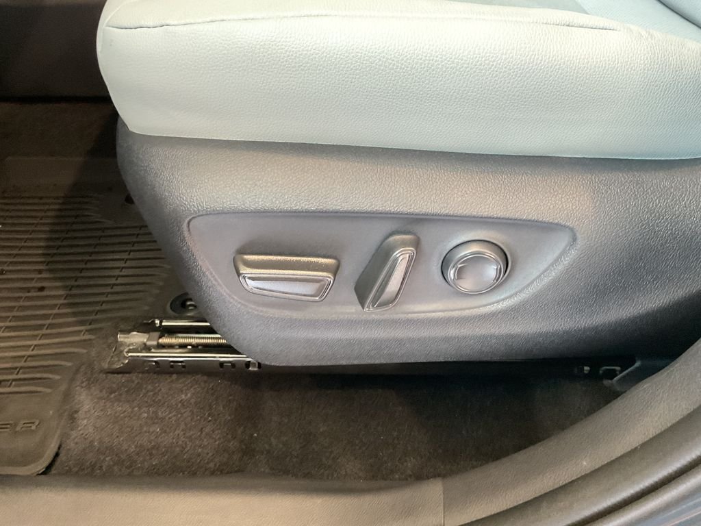 Used 2025 White Toyota XLE image 17