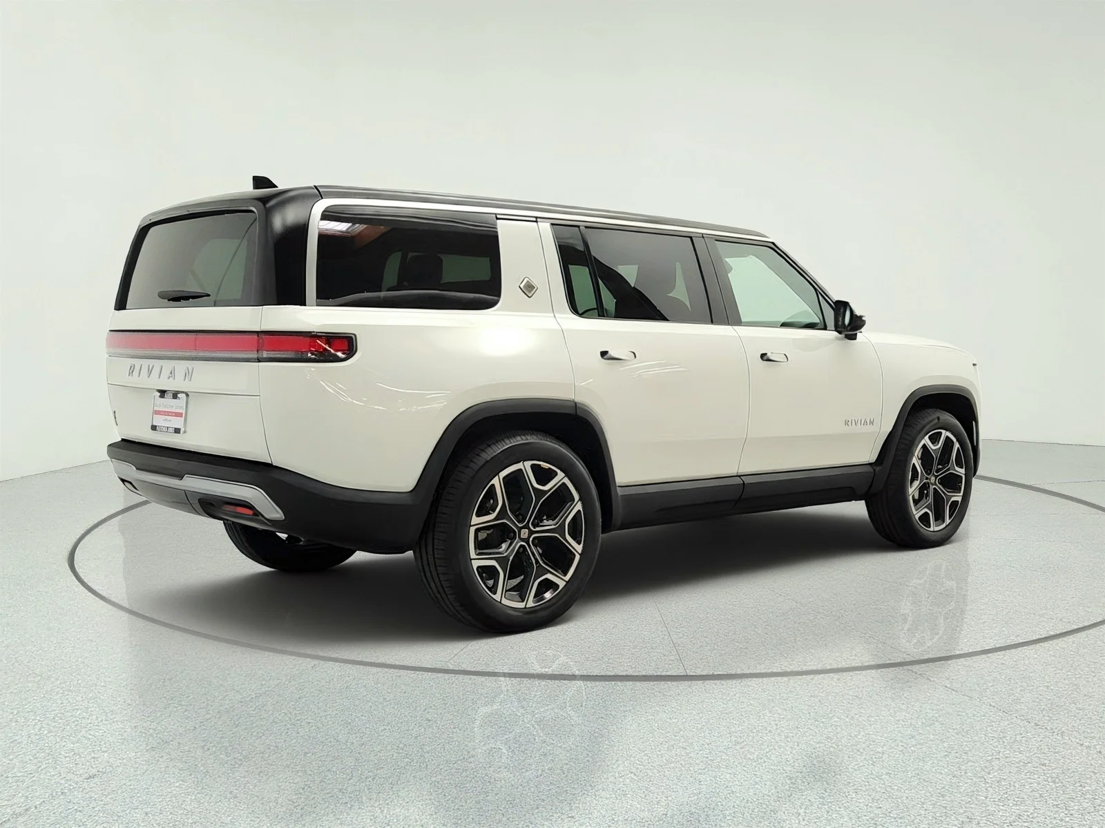 Used 2025 WHITE Rivian Adventure Dual-Motor Large Pack image 5