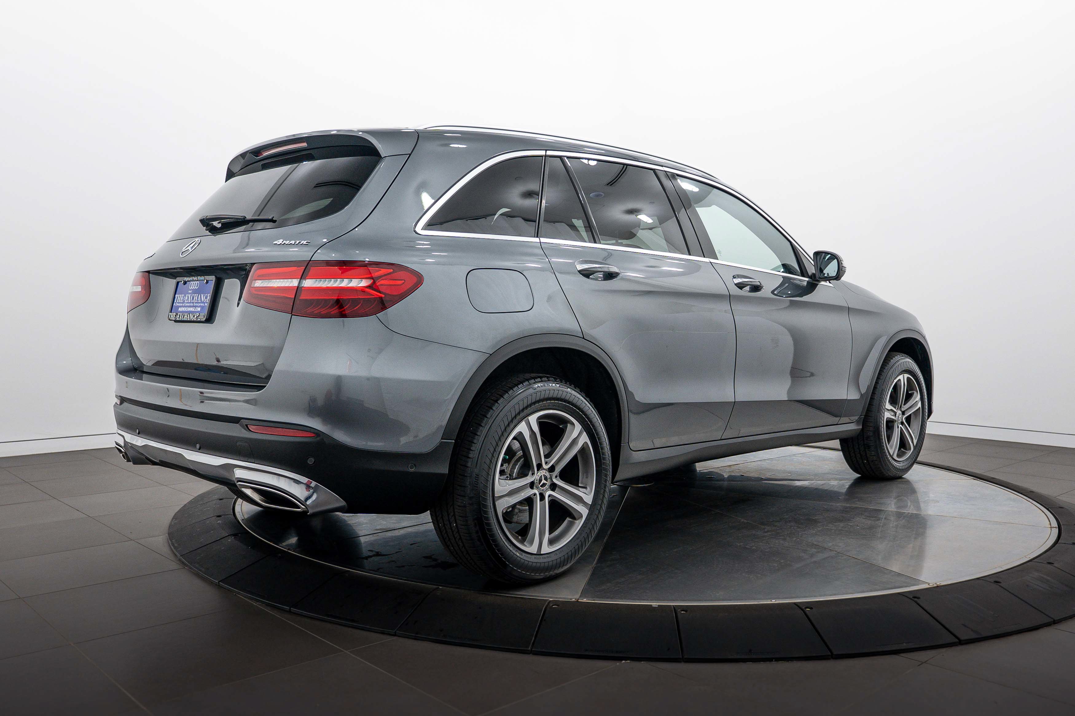 Used 2019 Selenite Grey Metallic Mercedes-Benz GLC 300 image 4
