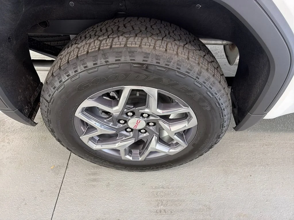 New 2026 Summit White GMC SLT image 4