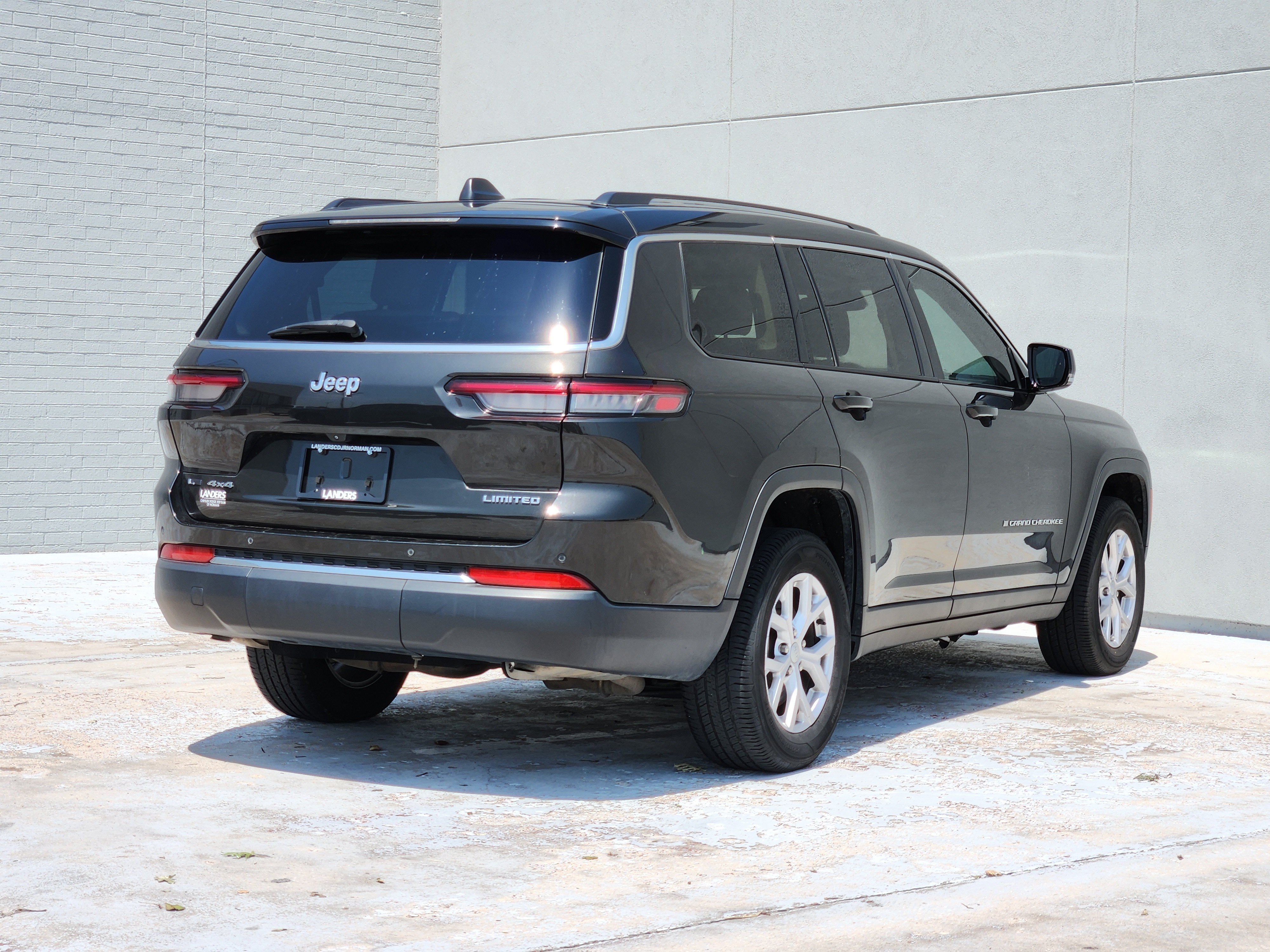 Used 2021 Rocky Mountain Pearlcoat Jeep Limited image 8
