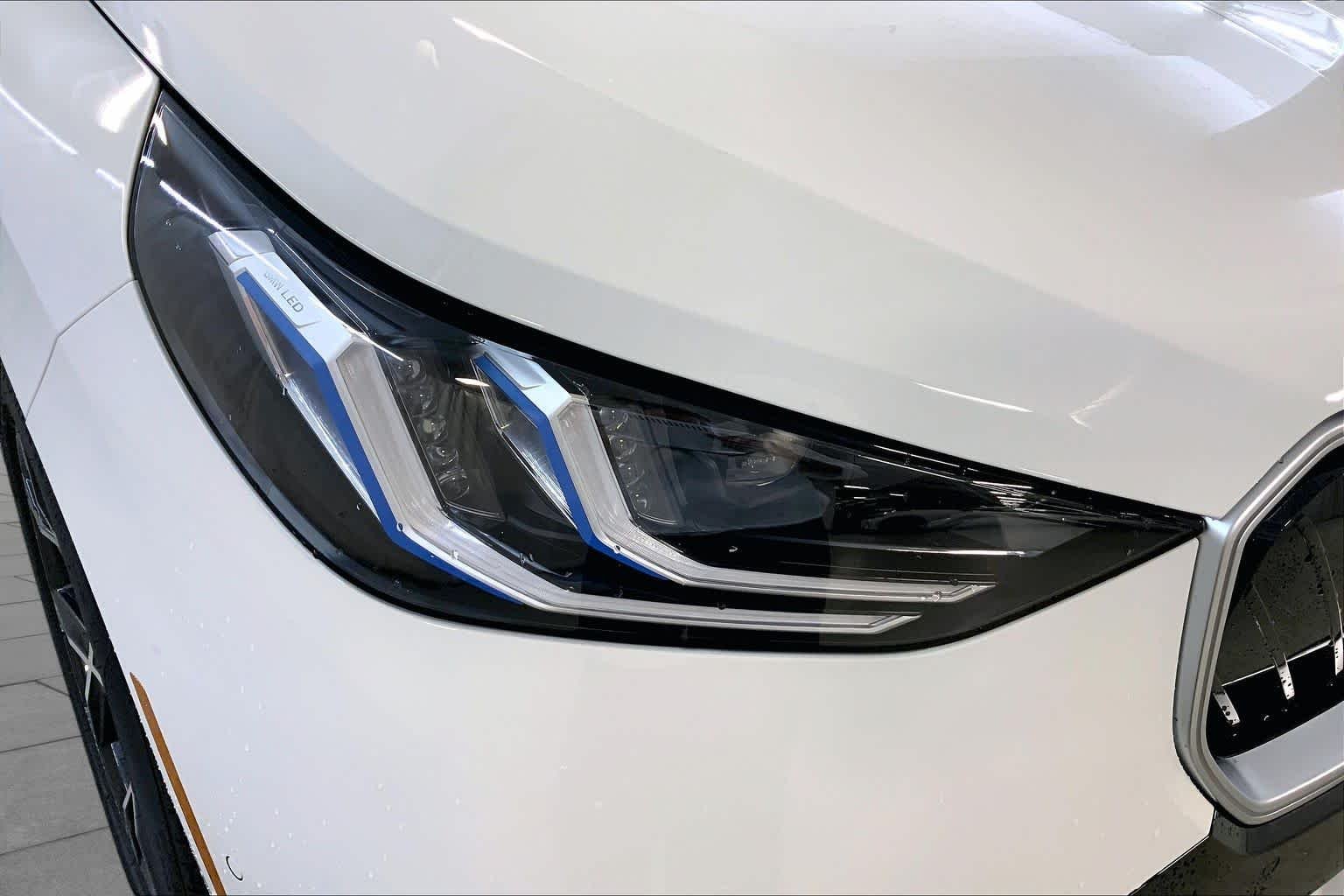 New 2026 Alpine White BMW 30 xDrive image 13