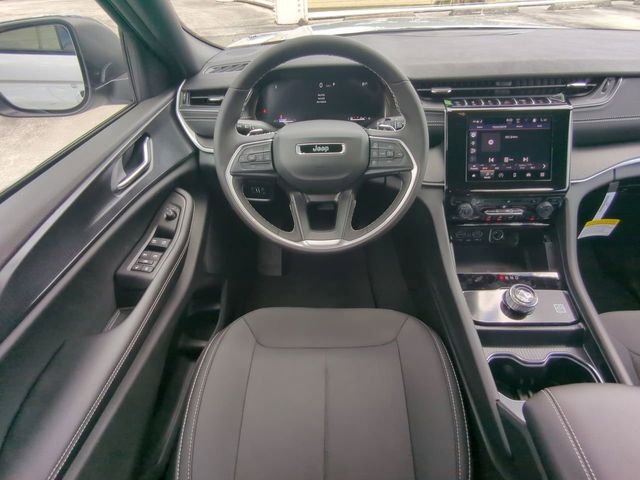 New 2026 Silver Zynith Exterior Paint Jeep Laredo X image 19