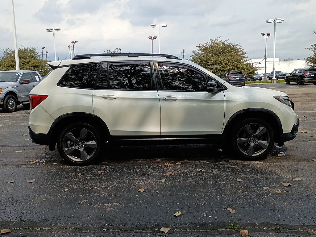 Used 2019 WHITE Honda Touring image 2