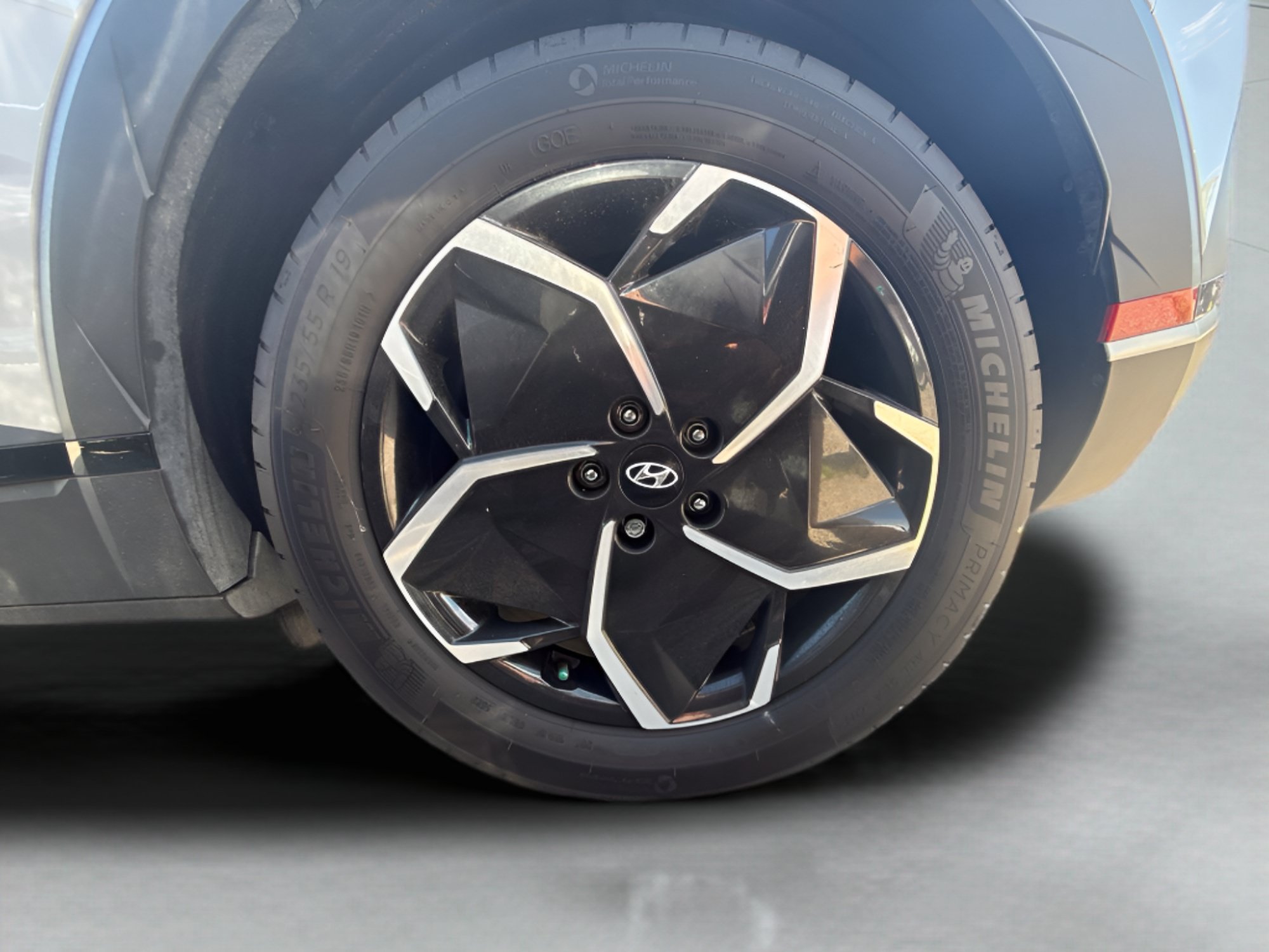 Used 2024 Cyber Gray Hyundai SEL image 17