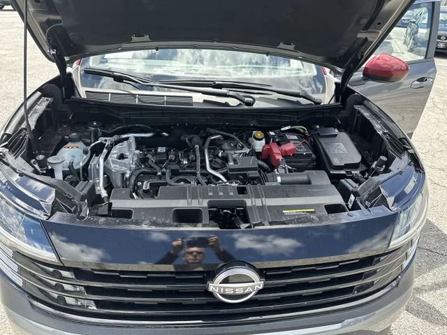 New 2026 Gun Metallic / Scarlet Ember Tintcoat Two-tone Nissan SV image 19