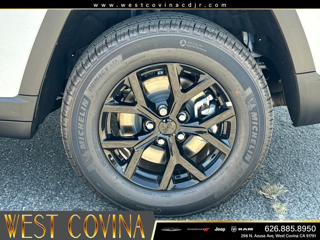 New 2026 Bright White Clear-Coat Exterior Paint Jeep Altitude image 17