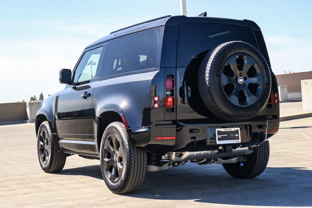 Certified Used 2025 Black Land Rover X-Dynamic SE image 6