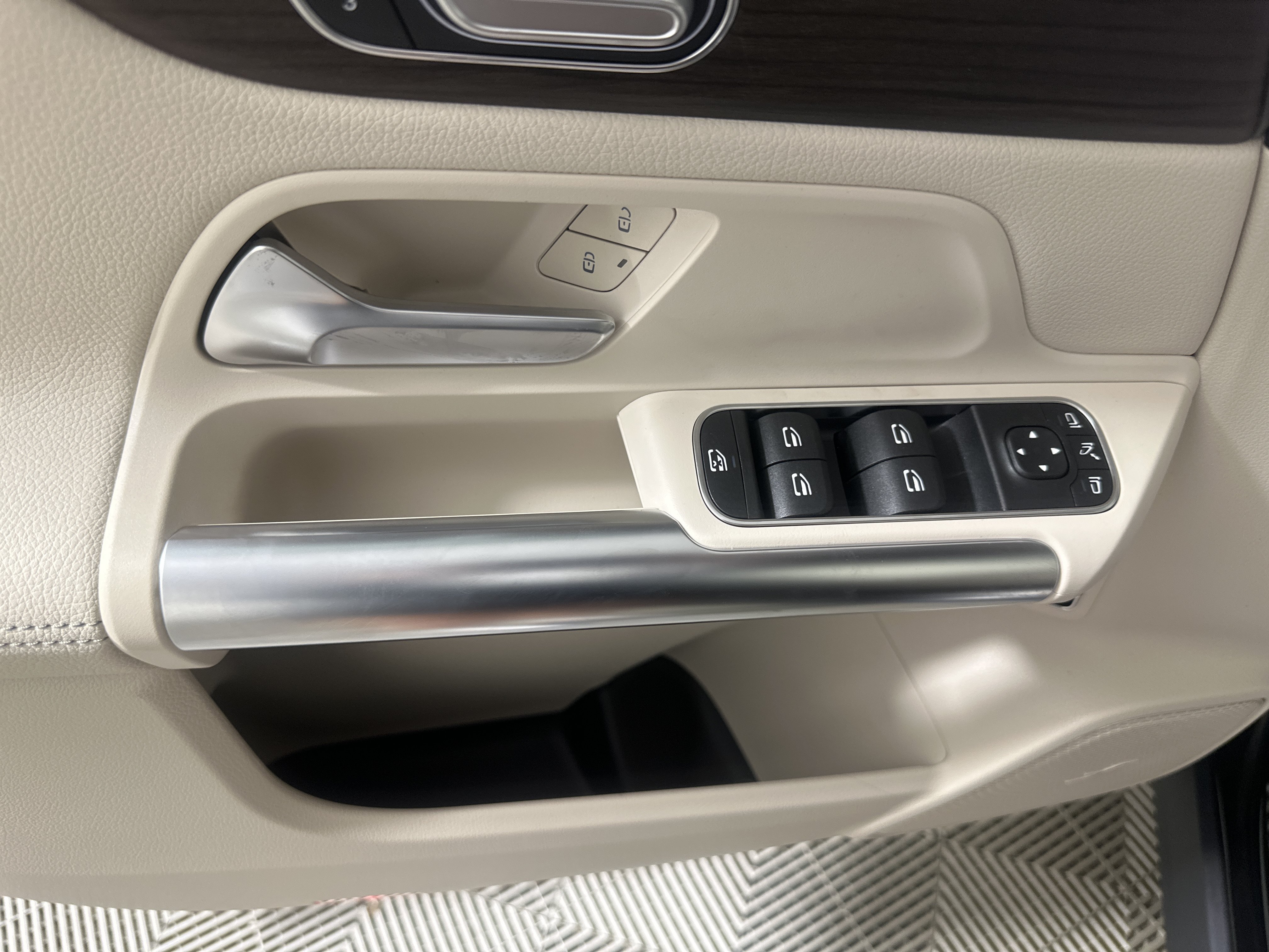 New 2026 COSMOS BLACK METALLIC Mercedes-Benz GLA 250 image 11