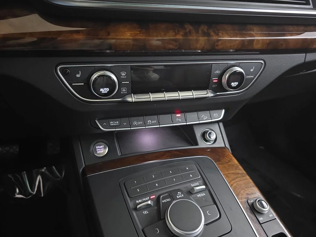 Used 2018 Moonlight Blue Metallic Audi 2.0T Premium image 26