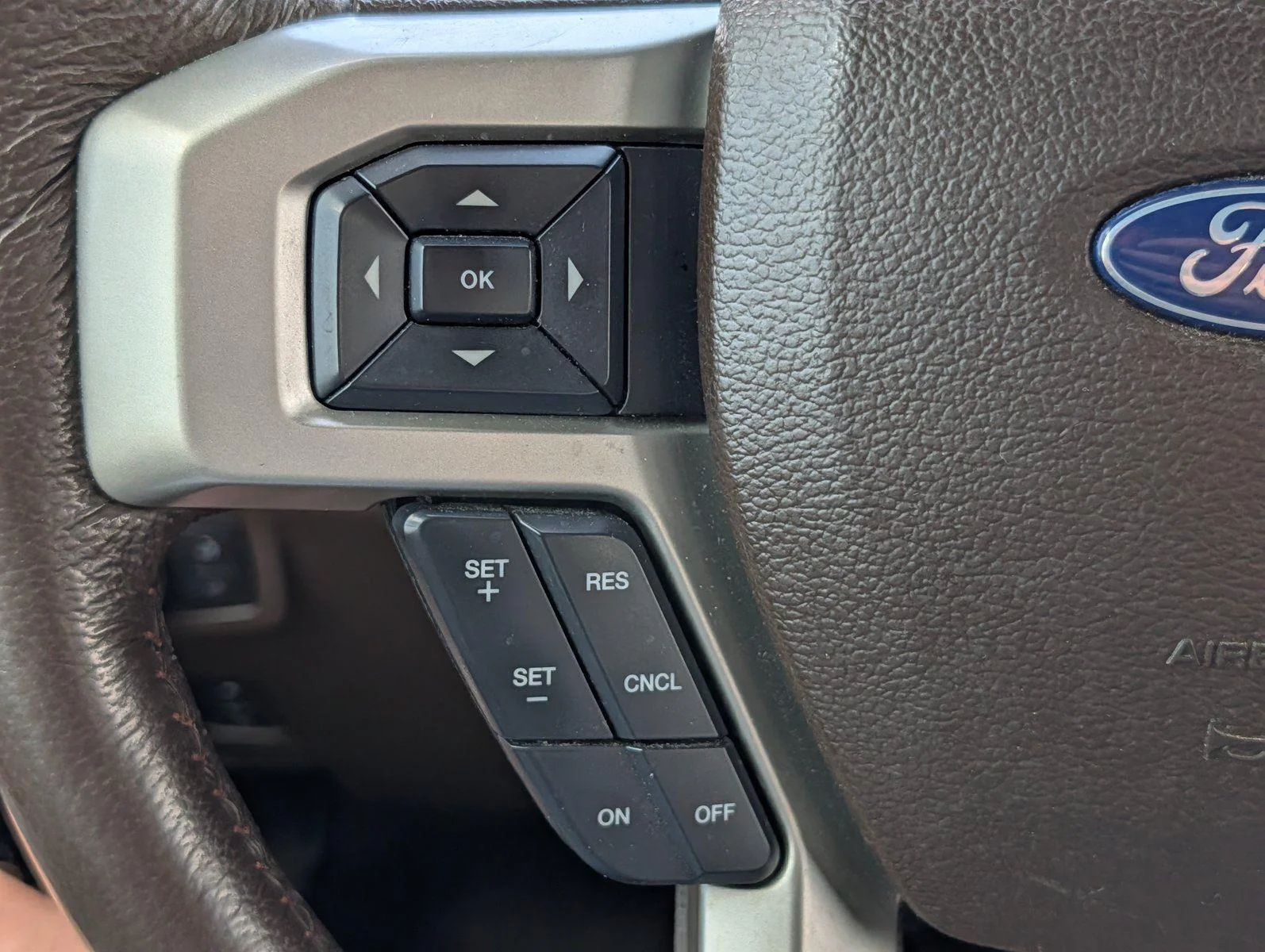 Used 2022 Star White Metallic Tri-Coat/Stone Gray Ford King Ranch image 22