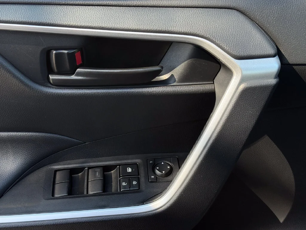 Used 2025  Toyota LE image 25