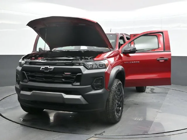 Used 2025 Red Chevrolet Trail Boss image 30