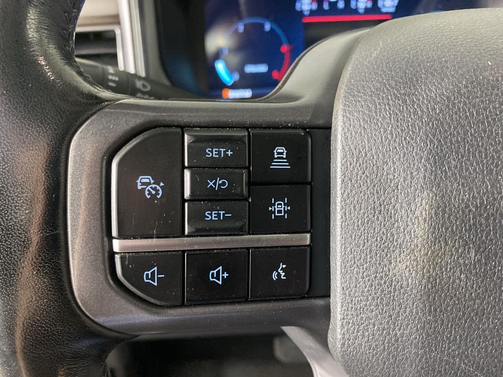 Used 2024  Ford LARIAT image 17