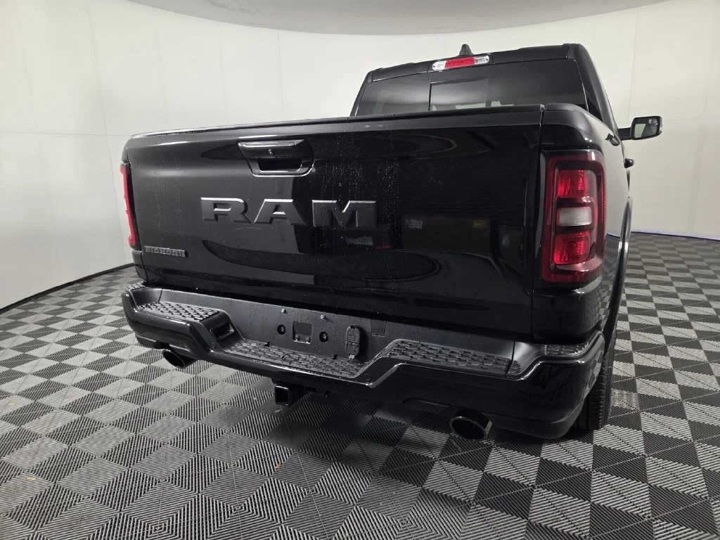 New 2026 Diamond Black Crystal Pearl-Coat Exterior Paint RAM Big Horn image 6