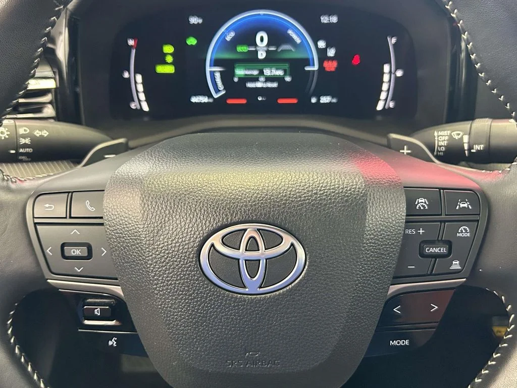 Used 2025 White Toyota SE image 28