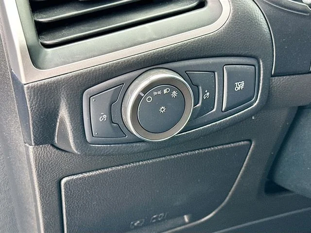 Used 2022 Blue Ford SE image 10