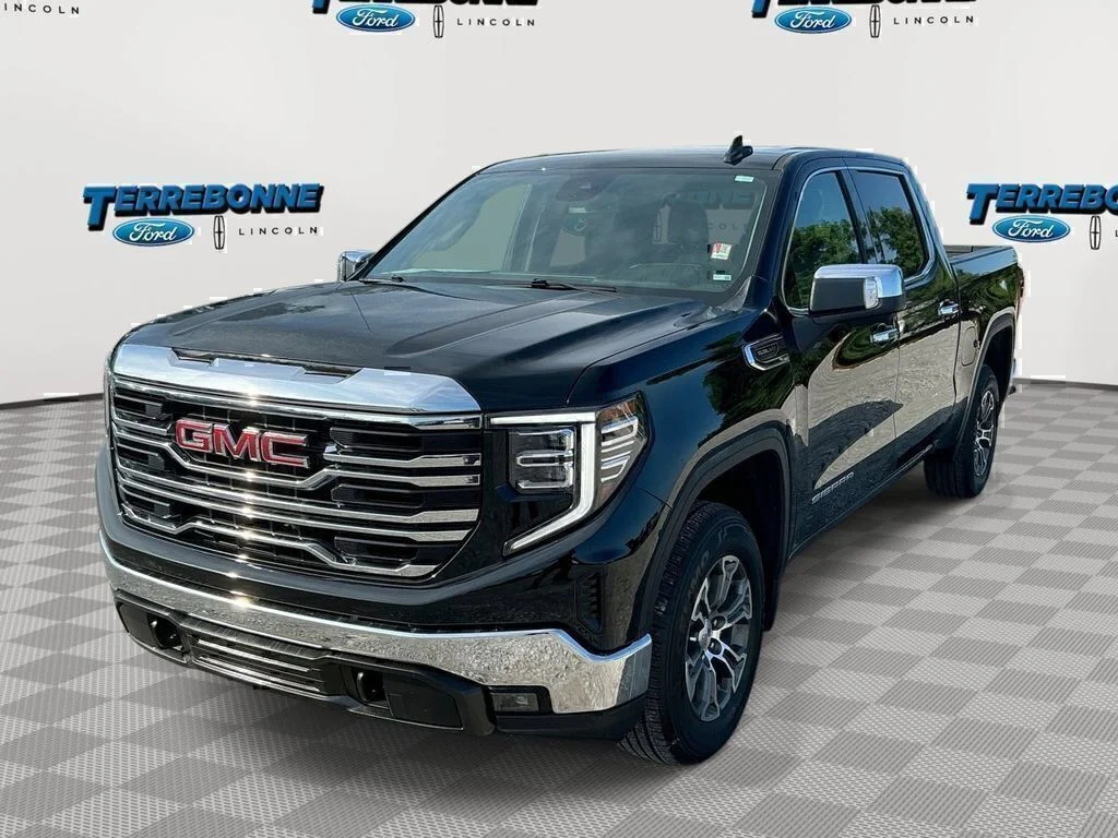 Used 2025 Onyx Black GMC SLT image 1