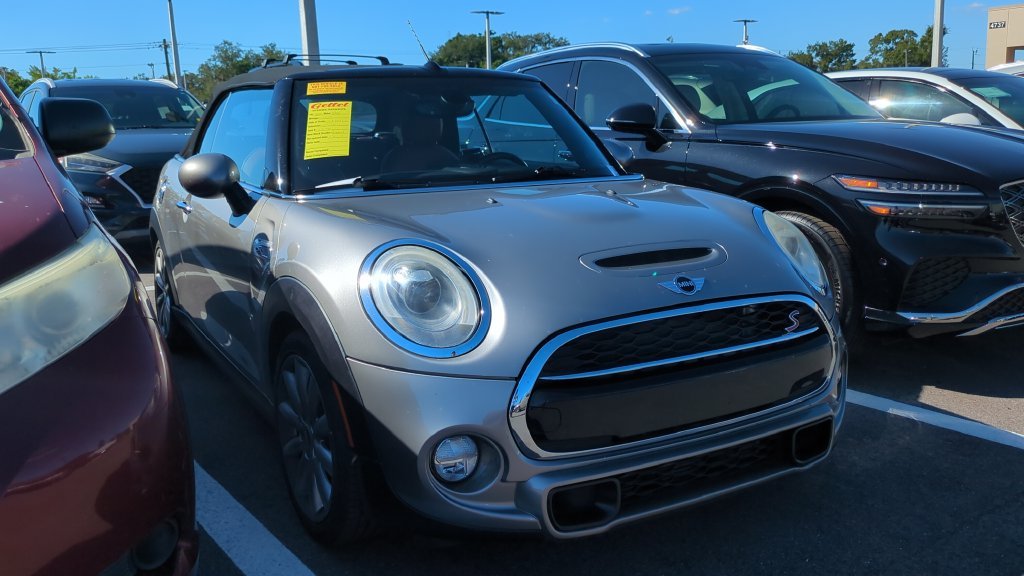 Used 2017 Silver MINI Base image 2