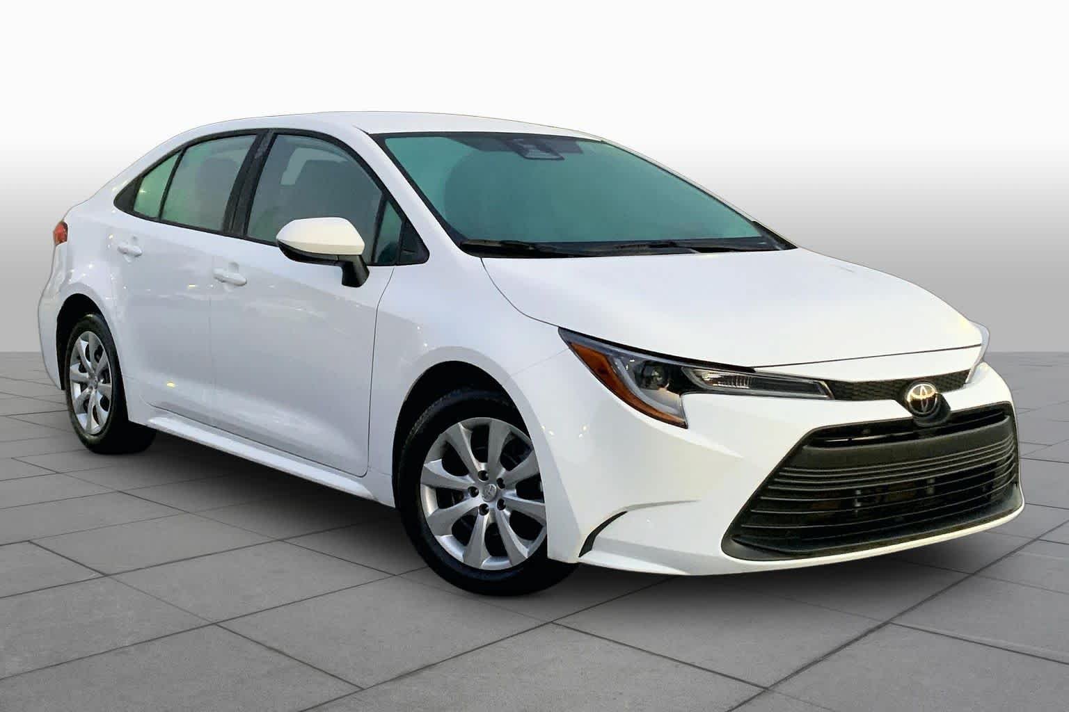 Used 2026 Ice Cap Toyota LE image 3