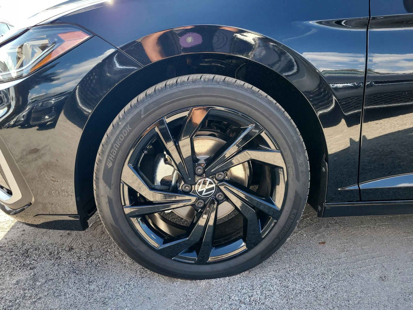 New 2026 Deep Black Pearl Volkswagen 1.5T SE image 10