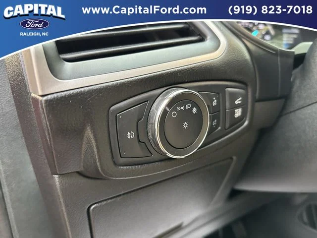 Used 2022 Red Ford SEL image 22