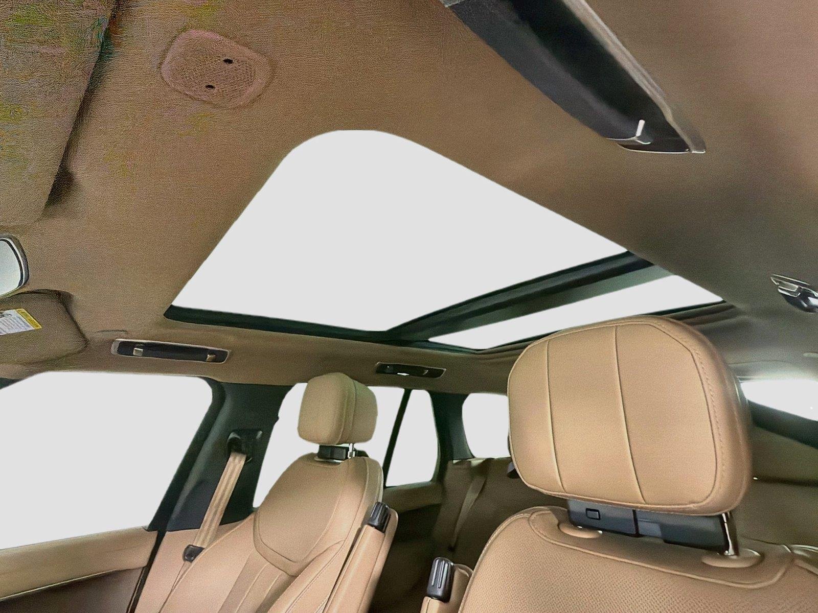 New 2026 Fuji White Land Rover SE image 22