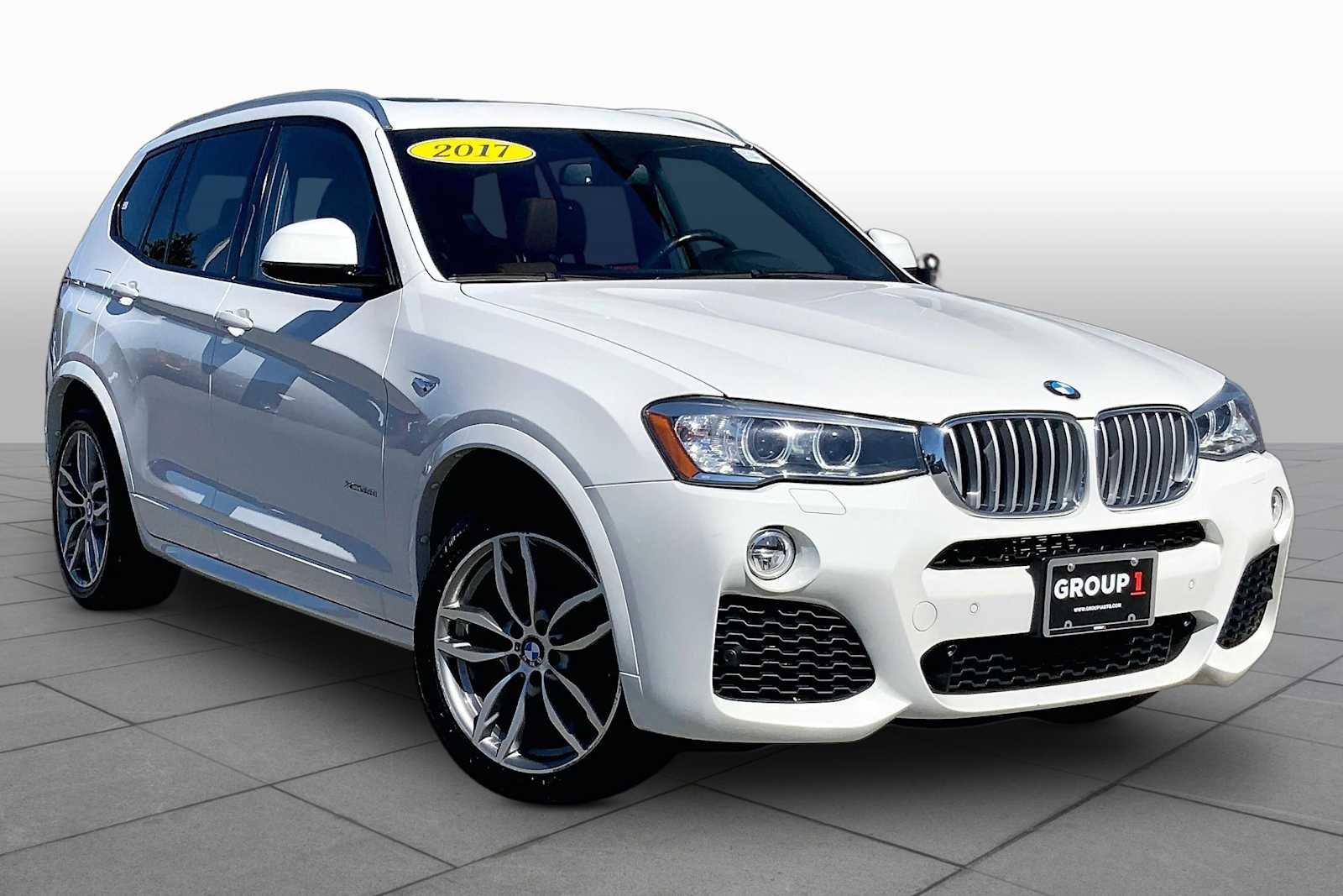 Used 2017 Alpine White BMW xDrive28i image 3