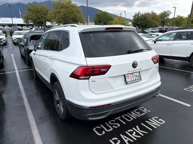 Used 2022 White Volkswagen SE image 3