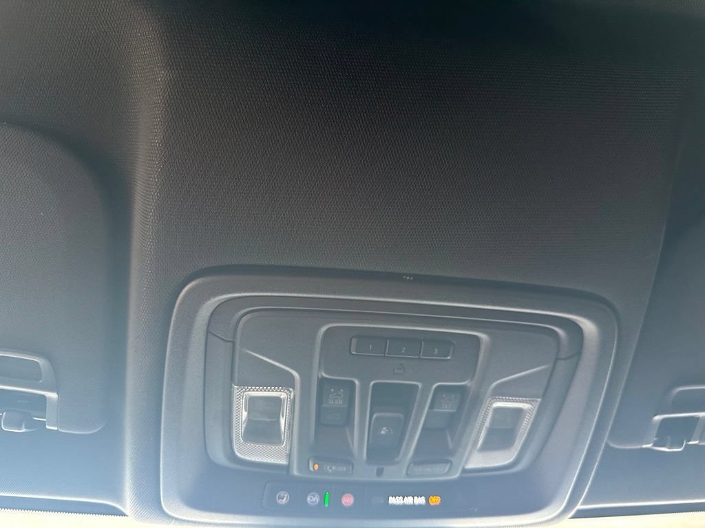 Used 2025 Sterling Metallic GMC AT4 image 27