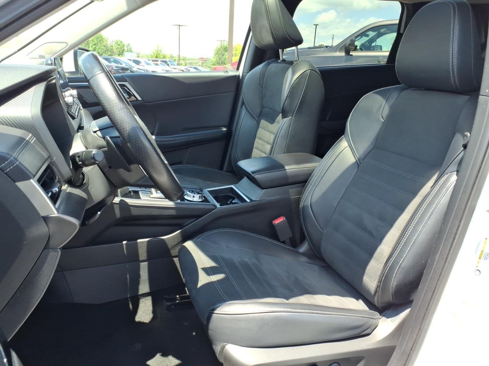 Used 2024 Alloy Silver Metallic Mitsubishi SE image 21