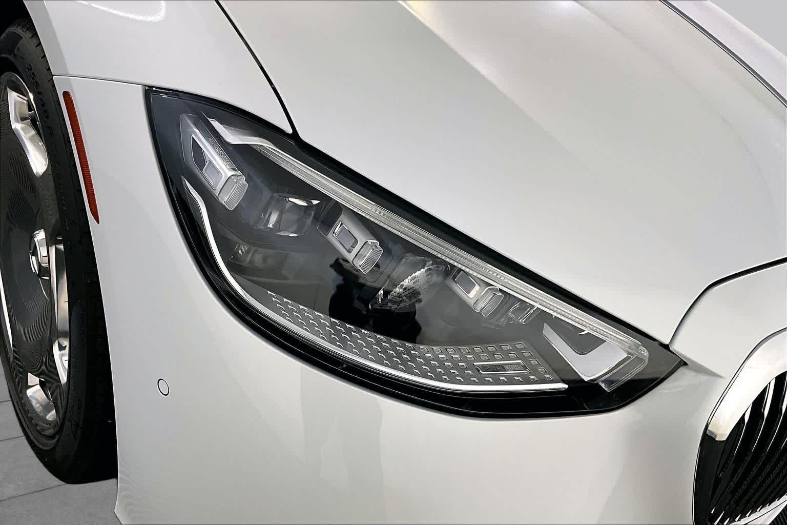 New 2026 MANUFAKTUR Moonlight White Metallic Mercedes-Benz Maybach S 680 image 16