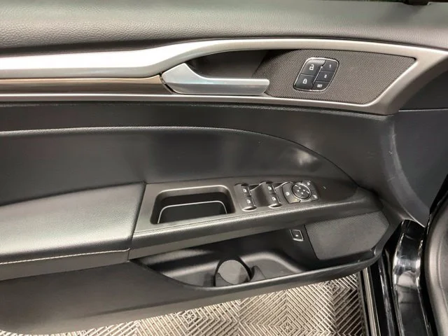 Used 2018 Black Ford SE Luxury image 15