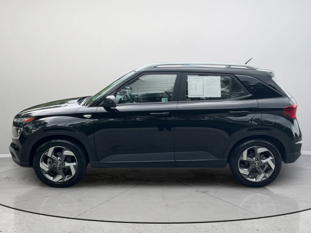 2025 Hyundai Venue SEL - Photo 6