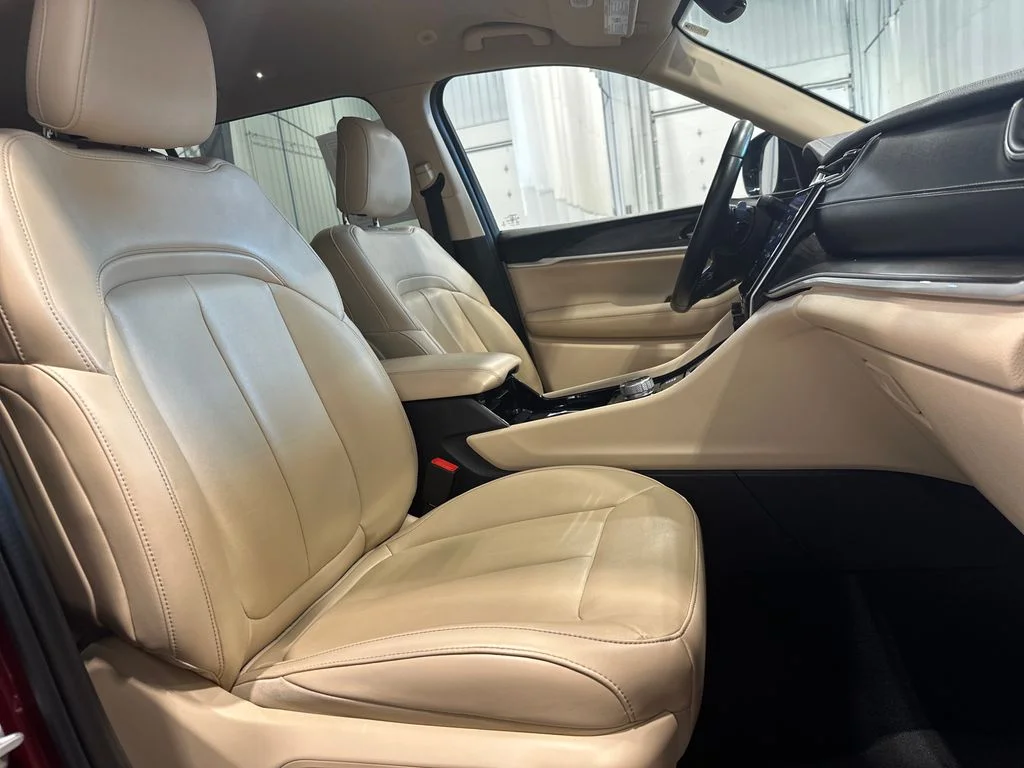 Used 2022 Red Jeep Limited image 35