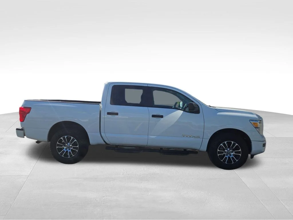 Used 2022 Glacier White Nissan SV image 10
