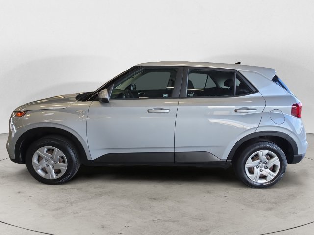 Used 2020 Silver Hyundai SE image 8