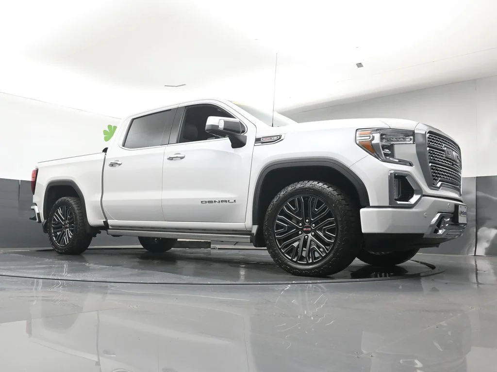 Used 2019 White GMC Denali image 30
