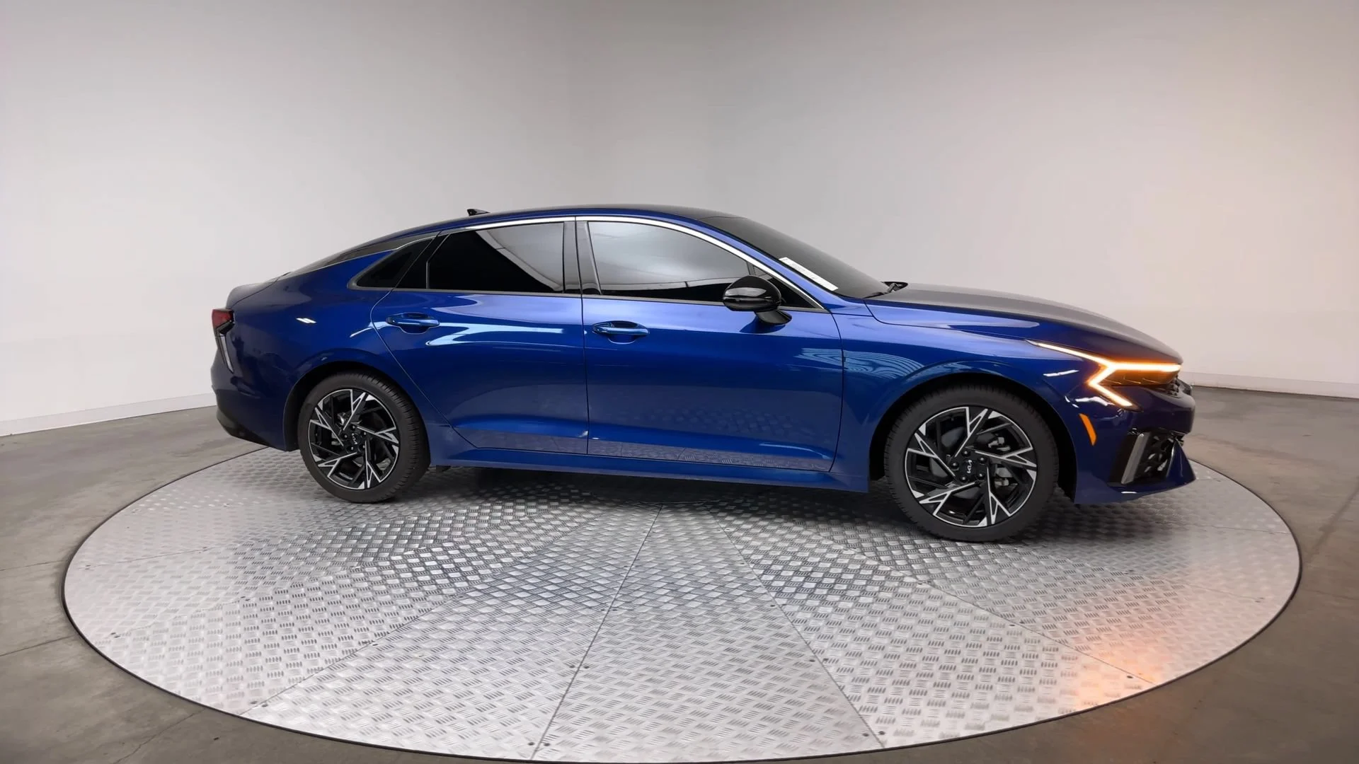 Used 2025 Yacht Blue Kia GT-Line image 9