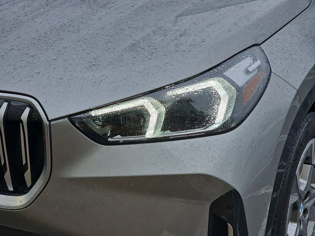 Used 2025 Silver BMW xDrive28i image 32